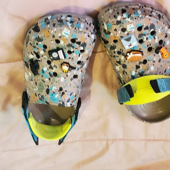 Iconic Comfort CROCS Womens Size 6 / 7 With Sporty Velcro Strap & Jibitz - Picture 2 of 5